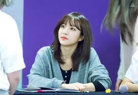 Pilih 6 gaya rambut wanita ala korea via blog.gotomalls.com. Gaya Simpel Tata Rambut Sebahu Ala Artis Korea 8 Ide Ini Bisa Kamu Tiru Untuk Ke Sekolah