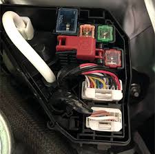 Connecting jumper cables (1) (3) (1) connect positive (red) jumper cable to the jump. How To Find And Jump A Hybrid Battery Advance Auto Parts