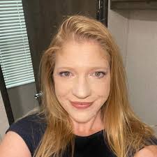 Agnes Wolfe with Authors' Alcove (@AWolfe6293)