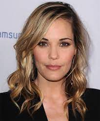 Leslie Bibb Long Wavy Hairstyle Long Wavy Hair Long Hair Styles Hairstyle