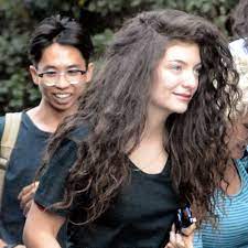 Lorde has had 1 relationship dating back to 2014. Lorde With Her Boyfriend James Lowe Popsugar Celebrity