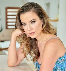 Deanna Kaufman's Instagram, Twitter & Facebook