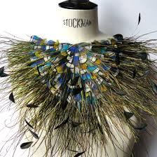 Plastron Plume Museeartsdecoratifs Prunefauxplumassiere Bijoux Avec Plumes Bijoux En Plumes Accessoires