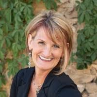 Janelle Nolan's Instagram, Twitter & Facebook