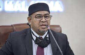 Menteri perusahaan perladangan dan komoditi. Agc S Decision On Mohd Khairuddin Refuels Public Anger