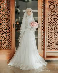 Wanto wedding gallery lamongan on instagram: 5 Inspirasi Gaun Dan Kebaya Dengan Hijab Menutup Dada Untuk Tampil Syar I Saat Akad
