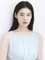 Do you guys know actress Roh Jeong Eui? I don't know if it's just me but  she looks like our Leila Lewellyn in Manhwa, she coloured her hair to  blonde before and