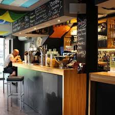 Comptoir De Bar Avec Dessus Bois En Lamelle Colle A Toulouse Comptoir Bar Industriel Bar Moderne Comptoir De Bar
