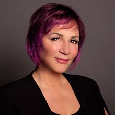 episode of The Artful Periscope, Larry welcomes international