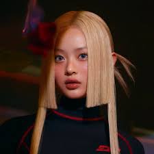 blonde hanni we still talk about you..