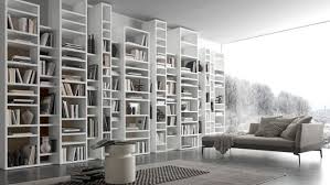 Design Puristisch Weiss Wand Regalsystem Bucher Raumhoch Pari Dispari Bodengestaltung Hausbibliothek Zeitgenossische Hauser