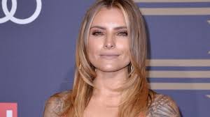 Mit sophia thomalla plaudert luke über körperkunst und guckt sich die tattoos von sophia mal genauer mit sophia thomalla im studio wird es nicht langweilig, besonders da sie und enissa eine. Sophia Thomalla Dieses Tattoo Hat Sie Sich Entfernen Lassen