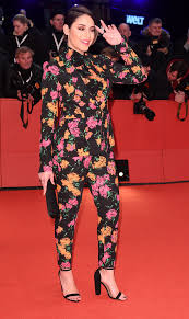 Und wir feiern ihre rolle als amara! Almila Bagriacik Celebrity Hq Photo Gallery Vettri Net