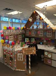 24 Christmas Decoration Ideas For The Office Office Christmas Decorations Christmas Cubicle Decorations Holiday Office Decor