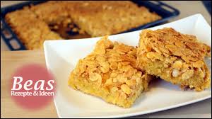 Ein rezept, das einfacher wohl nicht sein könnte, dabei aber so. Mandel Blechkuchen Rezept Schnell Leckeren Mandelkuchen Backen Youtube