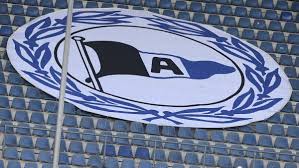Beschreibung logo des dsc arminia bielefeld quelle dsc arminia bielefeld gmbh & co. Arminia Bielefeld Zeigt Tonnies Die Rote Karte W V
