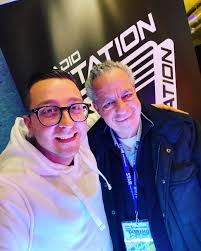 Con il grande maestro Vince Tempera @1stationradio #stargate  #casasanremotheclub #1station @mikemegarodj