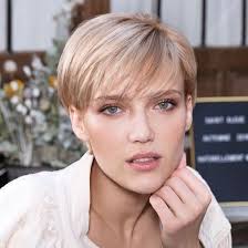Vous avez les cheveux longs et souhaitez garder cette longueur ? Tendance Coiffure Automne Hiver 2019