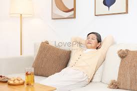 Dan pada kesempatan kali ini, saya ingin. Nenek Berbaring Di Sofa Dan Tertidur Gambar Unduh Gratis Foto 501568977 Format Gambar Jpg Lovepik Com