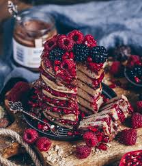 Mandel Pancakes Mit Heissen Himbeeren Und Mandelcreme Bianca Zapatka Rezepte Rezept Himbeeren Heisse Himbeeren Mandelpfannkuchen