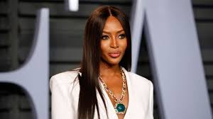 Naomi campbell was born in london, england and discovered as a fashion model at age 15. Supermodel Naomi Campbell Ditolak Masuk Hotel Karena Warna Kulitnya Kumparan Com