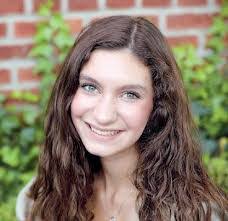 Renee Heim's Instagram, Twitter & Facebook