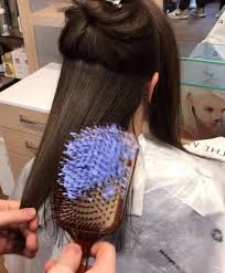 Your Hairbrush Is Apparently The Key To Getting Perfect Ombre Hair Coloration Cheveux A La Maison Techniques De Couleur De Cheveux Et Cheveux Couleur Ombree
