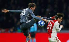 Thomas Muller Sent Off For Karate Kicking Opponent Upside The Head Like A True Maniac Https Sports Rapida Co 2018 12 12 T Thomas Muller Sports Story Karate