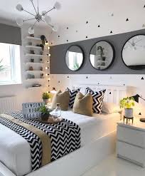 28 Popular Small Master Bedroom Makeover Ideas Inspiredesign Bedroom Masterbedroom Bedroomidea In 2020 Bedroom Decorating Tips Small Room Bedroom Bedroom Interior