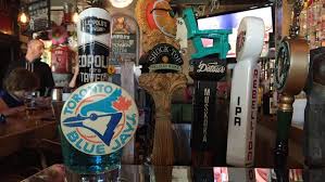 Blue jay alumnus and alumni service corps member taylor bacques '09 offers his thanksgiving blue jay alumni help carry thanksgiving dinners to cars: Sask Fans Cheer On The Blue Jays On Thanksgiving Monday Cbc