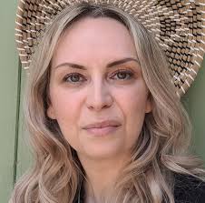 Comunitatea academică a Facultății de Comunicare și Relații Publice își  exprimă profundul regret pentru dispariția domnului prof. univ. dr. Ioan  Drăgan. Profesor admirat și îndrăgit, domnul Ioan Drăgan a fost o sursă