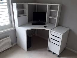 Ikea Micke Corner Workstation In White With Matching In 2020 Ikea Ecktisch Schreibtisch Fur Schlafzimmer Ikea Schreibtisch