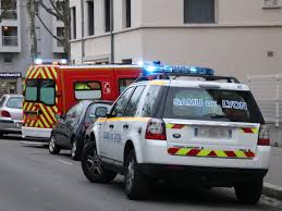 Pour connaître la pharmacie de garde la plus proche ouverte vendredi 15 janvier 2021. Trois Personnes Hospitalisees Apres Un Accident Scooter Voiture A Caluire
