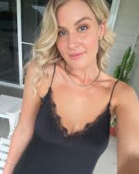 Shelley Keating's Instagram, Twitter & Facebook