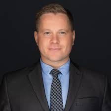 Kay Mahoney's Instagram, Twitter & Facebook