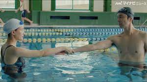 水泳コーチ”綾瀬はるか、長谷川博己に泳ぎ方を伝授！ 映画『はい、泳げません』本編映像公開 - YouTube