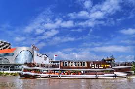 Di sini banyak atraksi hiburan yang ditawarkan, misalnya kolam pemancingan ikan, sepeda air dengan aneka bentuk, kereta mini, dan lain sebagainya. Kolam Pemancingan Tjiu Palace