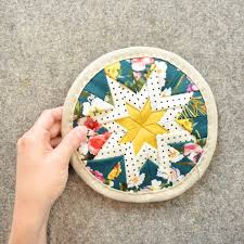 Folded Star Potholder A Tutorial Patchwork And Poodles In 2021 Pot Holders Fold Tutorial