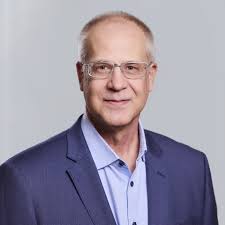 Driving innovation in cell and gene therapy: the role of AI and robotics