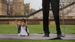 Menurut laporan wall street journal, ia merupakan eksekutif dengan gaji tertinggi di amerika serikat sebelum mengundurkan diri dari jabatan ceo tahun 2014. Manusia Tertinggi Dan Terpendek Di Indonesia