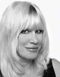 Iris Martin's Instagram, Twitter & Facebook