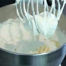 Slagroom Het Klinkt Zo Simpel Maar Het Gebeurt Maar Al Te Vaak Dat Deze Of Niet Opstijft Of Veel Te Vet En Te Zwaa Slagroom Mascarpone Recepten Franse Keuken