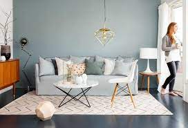 Un mur coloré en bleu clair et beige. Peinture Murale Et Combinaisons Couleurs Interieur Moderne Salle A Manger Bleu Gris Salle A Manger Bleue Canape Bleu Clair