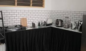 Kalendar diy dengan cat papan hitam memberikan ruang senarai perkara yang anda ingin lakukan. Susun Atur Dapur Tanpa Kabinet Cuma Guna Meja Banquet Tetap Cantik Sinaran Wanita