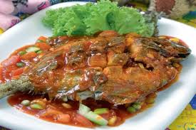 Ikan salmon dimasukkan setelah kuah mendidih, dan jangan masak lama. Resepi Ikan Salmon Masak Stim Hirup B
