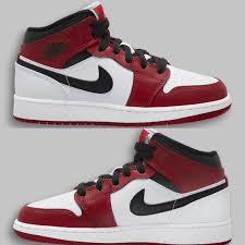 Jordan Retro 1 High Og White Black Particle Grey Varsity Red Air Jordan 1 Mid Chicago Kids 554275 173 Sneakernews Com In 2020 Air Jordans Jordan 1 Mid Jordan 1