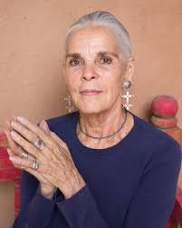 She was considered the most beautiful woman in Hollywood. Today at 85, she  is unrecognizable Continue Reading Below first comment👇👇