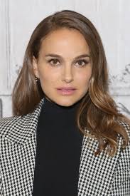 Found The 10 Best Hairstyles For Square Faces In 2020 Square Face Hairstyles Square Face Shape Haircut For Square Face