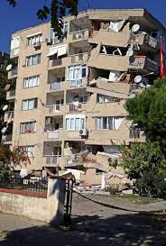 İzmir'de 2021 yılında yaşanan 6.6 şiddetindeki deprem felaketinin ardından ildeki deprem riski olan semtler son zamanlarda yaşanan depremler sonucu uzmanlar da önemli uyarılarda bulunuyor. Son Dakika Deprem Raporu Itu Den Izmir Depremi Raporu Haberler Gundem Haberleri