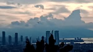 3 farkli deprem bulutu ve şeki̇lleri̇ aşağıdaki görüntü de atmosfer kesitinden alınmış ve büyütülmüş bir kesim üzerinde üç farklı deprem bulutunun yeri ve yaklaşık şeklini görüyoruz. Izmir De 6 9 Depremin Ardindan Haarp Bulutlari Youtube